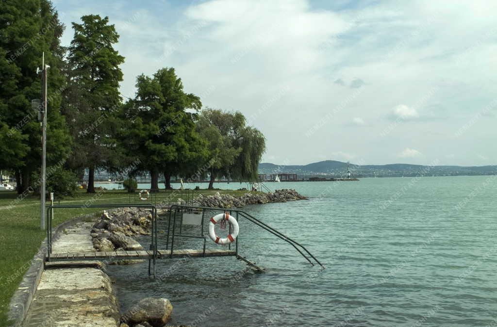 Tájkép - Tihany - A Balatoni Limnológiai Intézet strandja