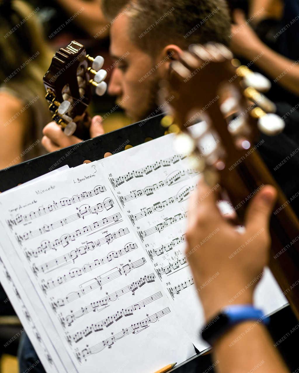 Művészeti oktatás - Debrecen - Klasszikus Gitárosok Találkozója