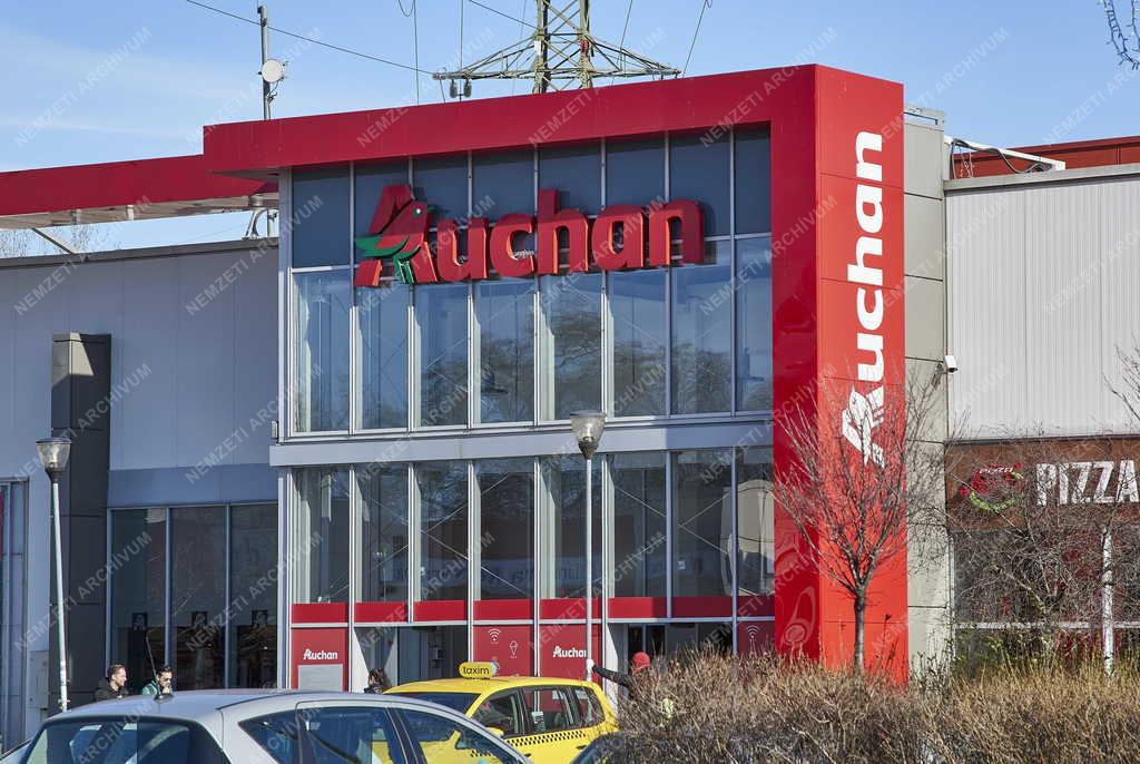 Kereskedelem- Budapest - Újhegy Bevásárlóudvar - Auchan 