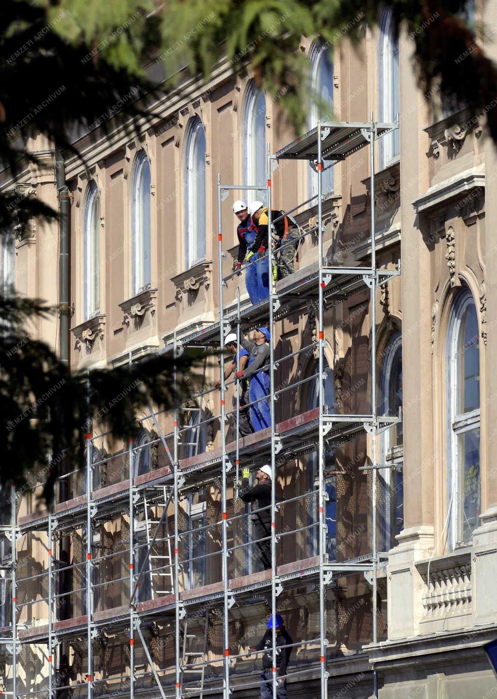 Műemlékvédelem - Budapest - Felújítják a Budavári Palota A épületét