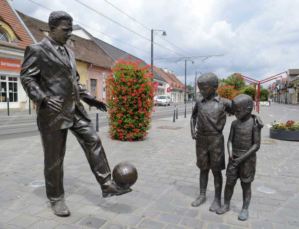 Műalkotás - Budapest - Puskás Öcsi-szobor