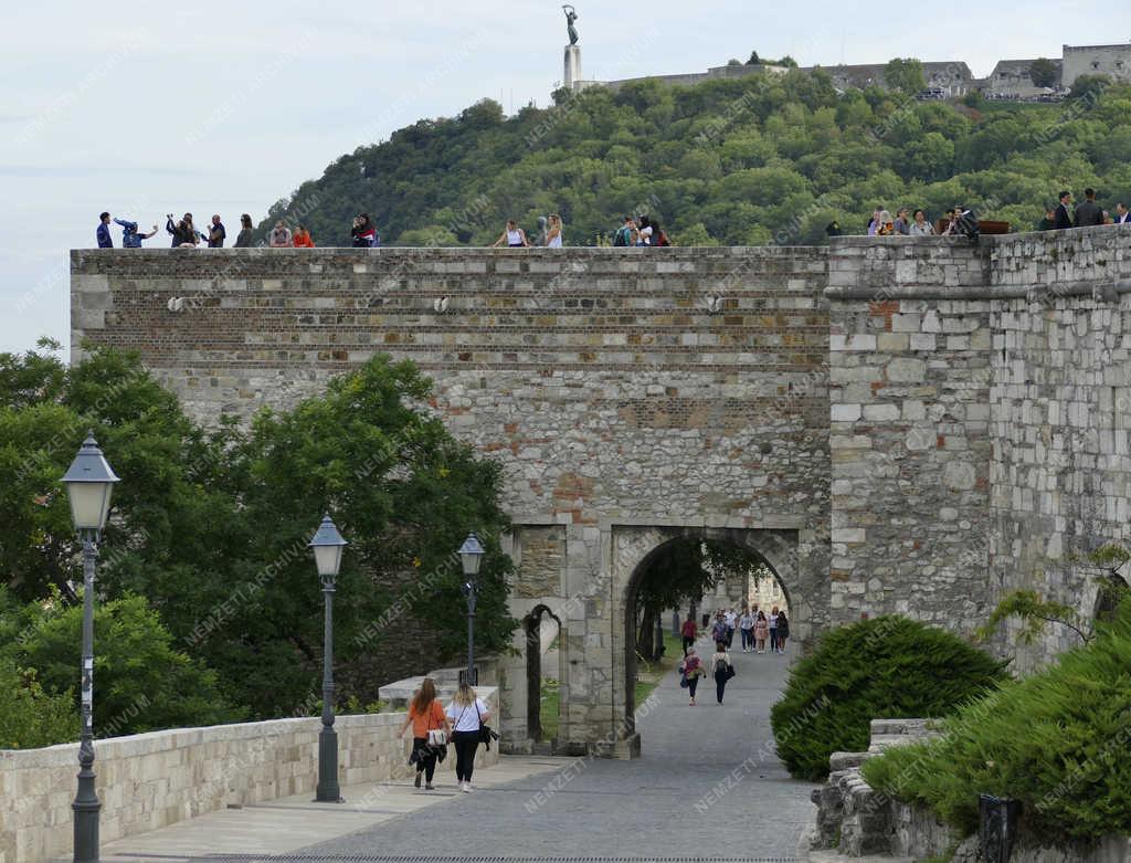 Turizmus - Budapest - Külföldi csoport városnézésen