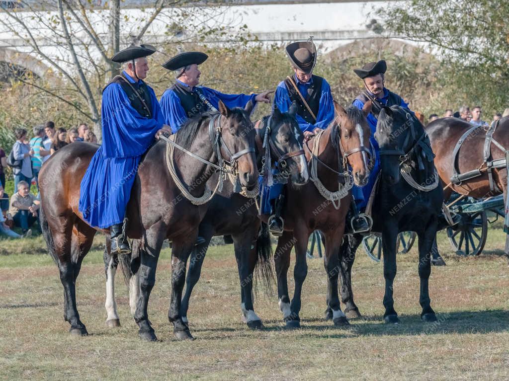 Turizmus - Hortobágy - Csikósok lóháton