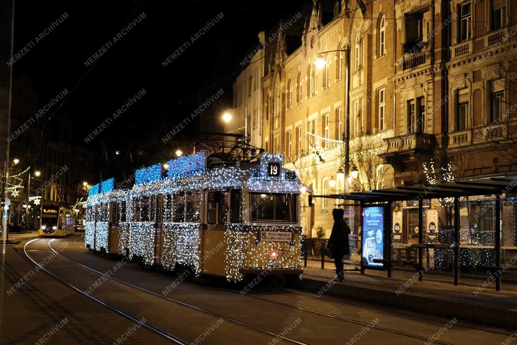 Esti városkép - Budapest - Fényvillamos