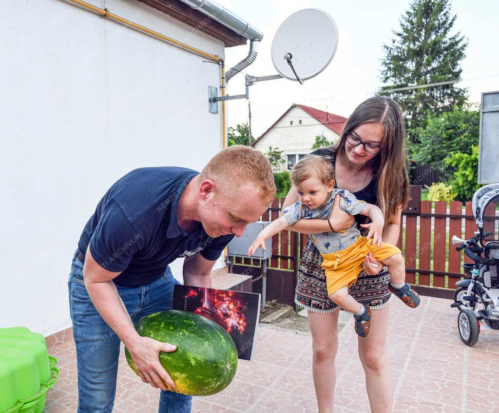 Családpolitika - Derecske - Fiatalok megtartása 