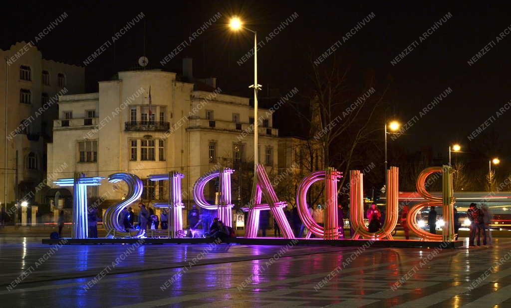 Idegenforgalom - Budapest - Térplasztika a Hősök terén