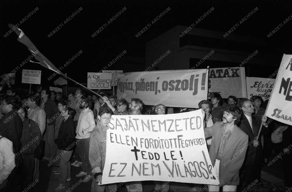 Demonstráció - Tüntetés a munkásőrség feloszlatásáért