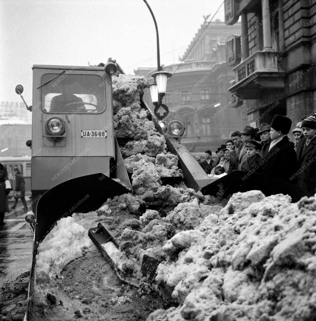 Időjárás - Közlekedés - Hóeltakarítás a fővárosban