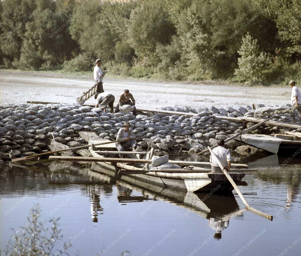 Árvízvédelem - Duna-part megerősítése