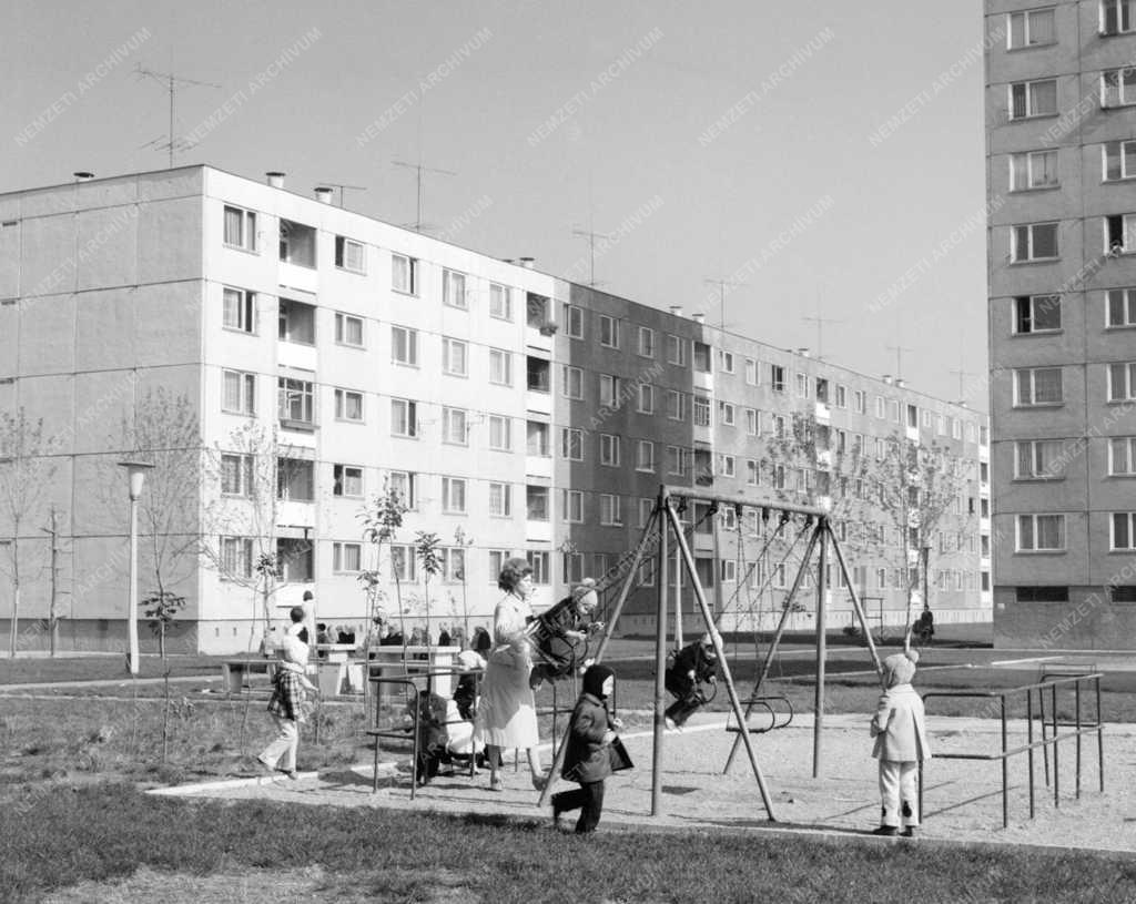 Városkép-életkép - Új lakótelep Miskolcon