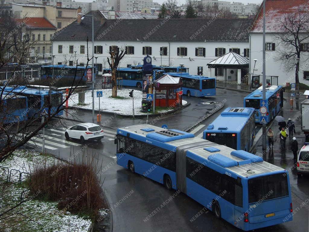 Közlekedés - Budapest - Reggeli járműforgalom 