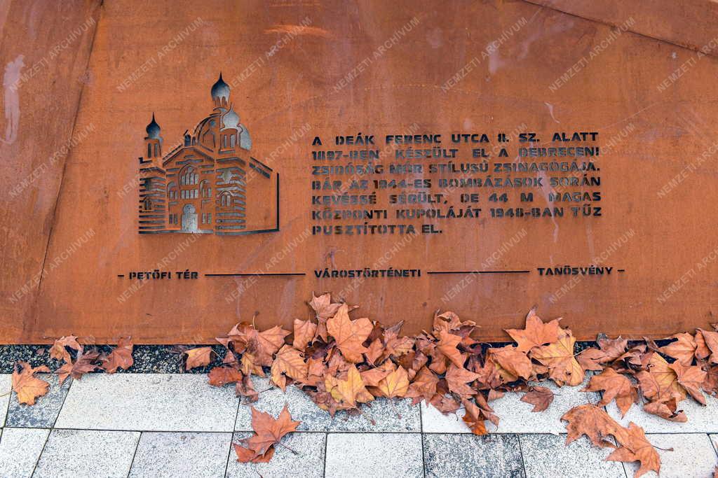 Városképek - Debrecen - Megújult a Petőfi tér