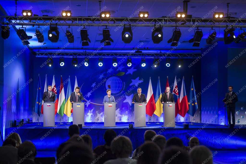 V4-es csúcs és gazdasági fórum Lengyelországban