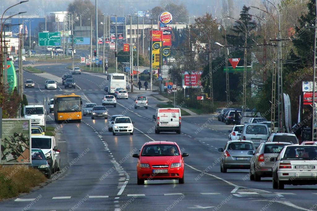 Városkép - Érd - Gépjárműforgalom a Budai úton