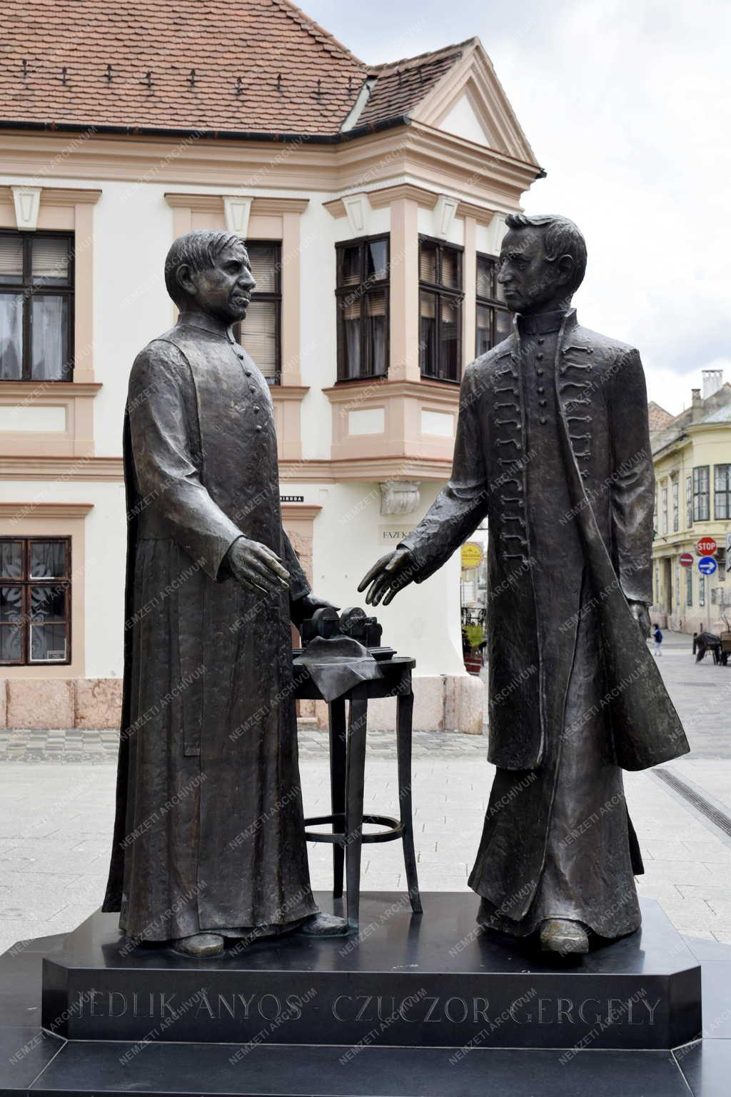 Városkép - Győr - Jedlik Ányos és Czuczor Gergely emlékműve