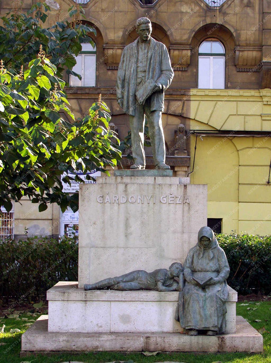 Budapesti képek - Gárdonyi-szobor
