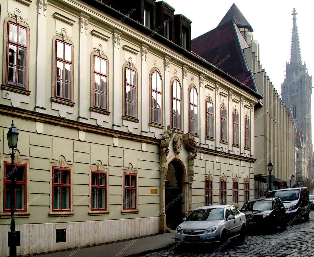 Épület - Budapest - A Hatvany-palota a Budai Várban