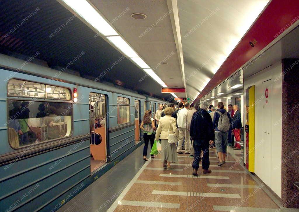 Közlekedés - A 2-es metró állomása