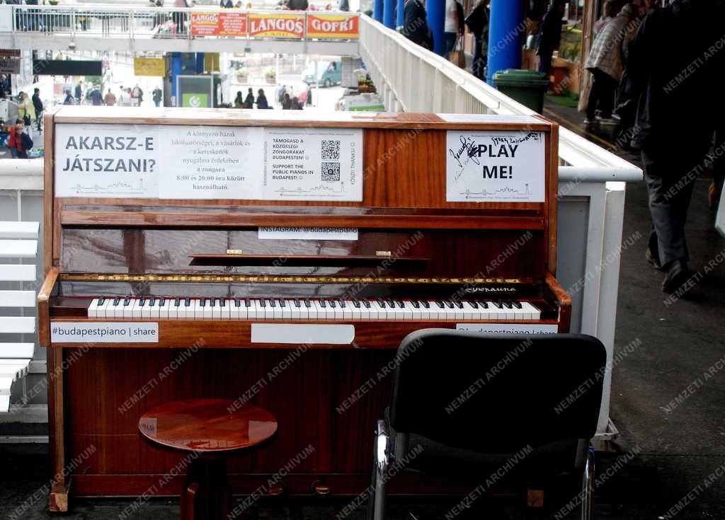 Kultúra - Budapest - Közösségi zongora a Fény utcai piacon