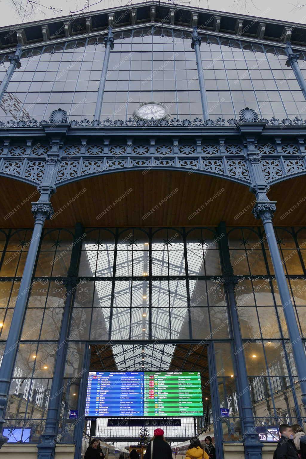 Közlekedés - Budapest - Nyugati pályaudvar