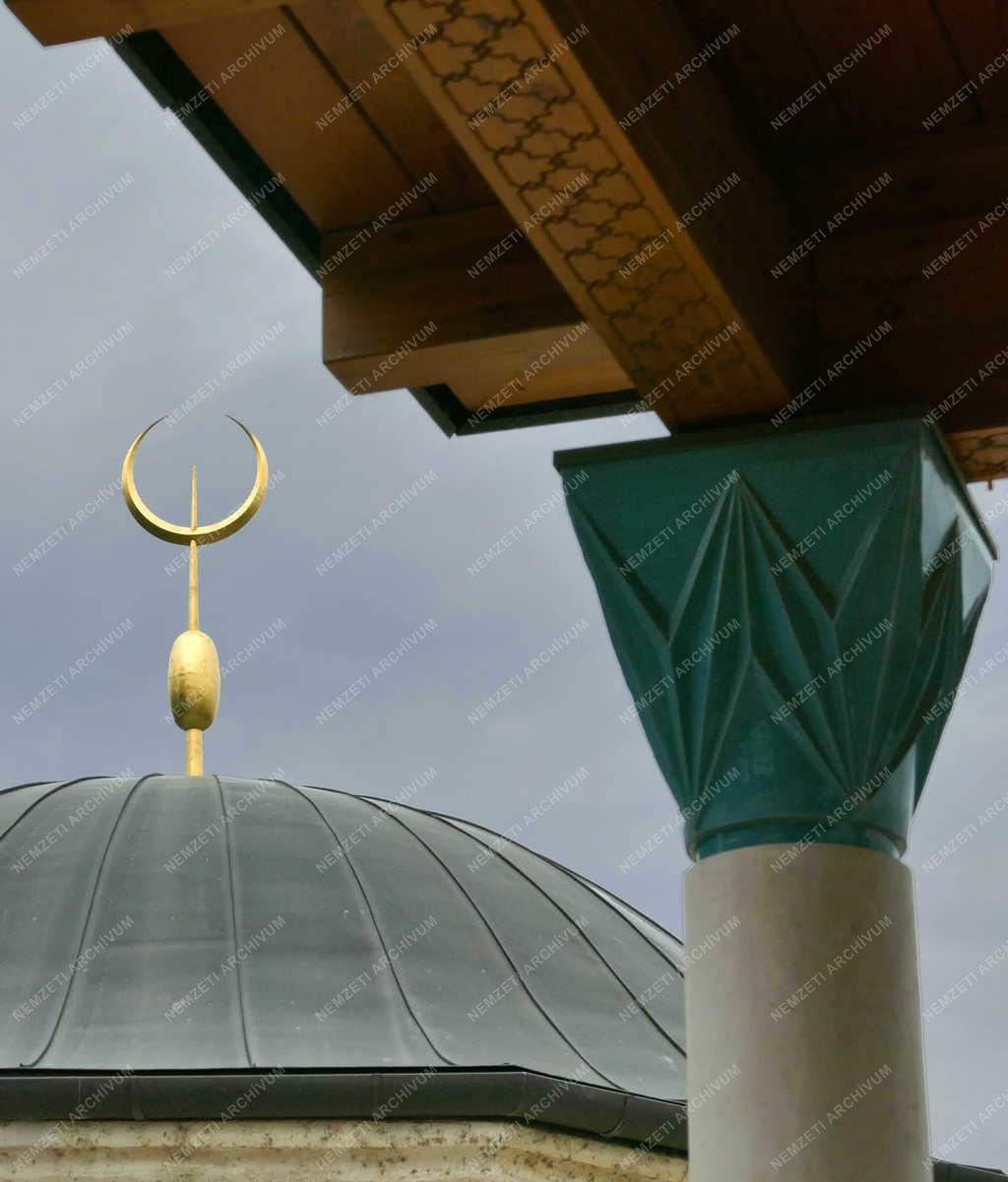 Kultúra - Budapest - Gül Baba türbéje a Rózsadombon