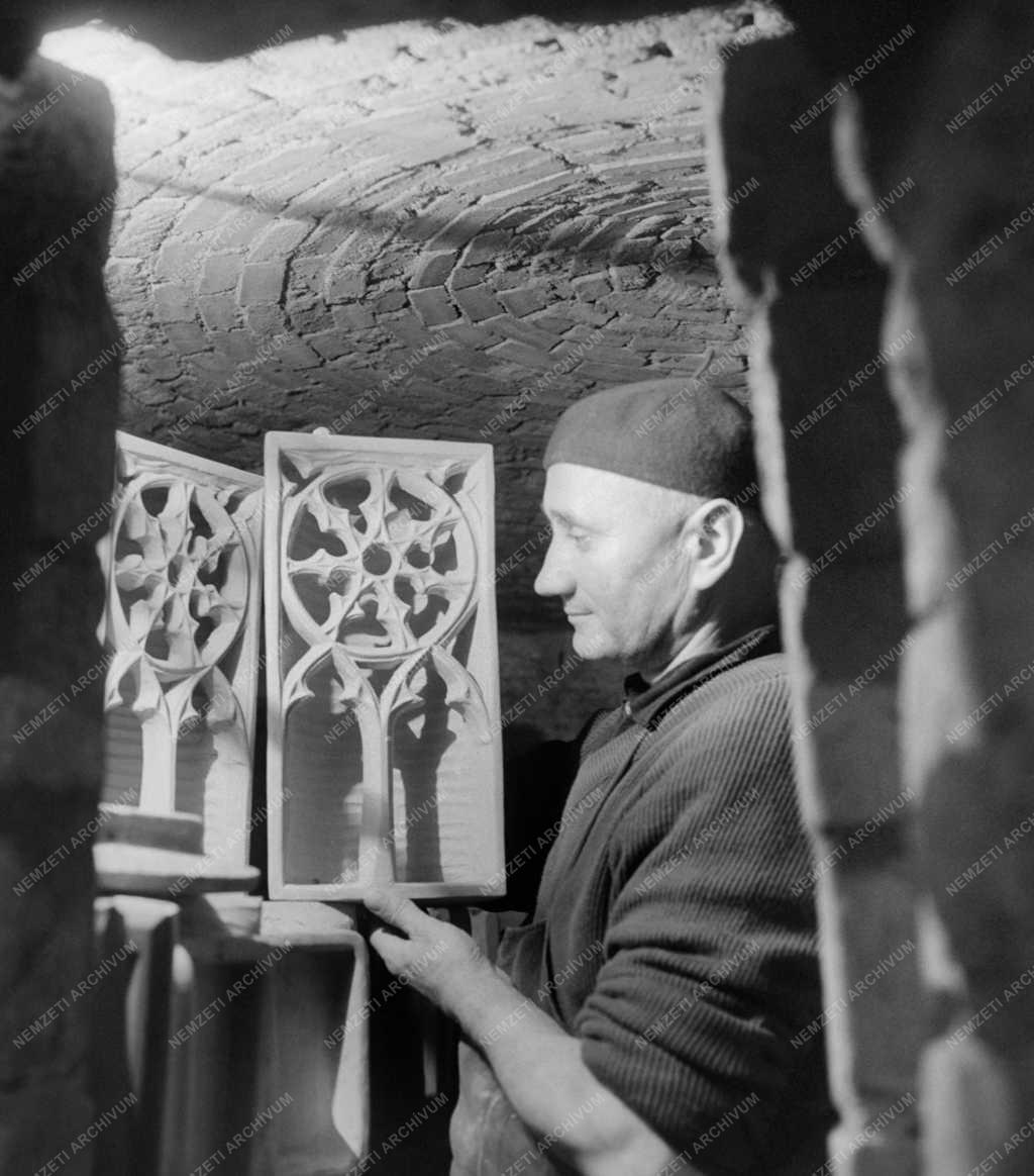 Kultúra - Műemlék - Újra elkészítik a Budavári Palota cserépkályháit