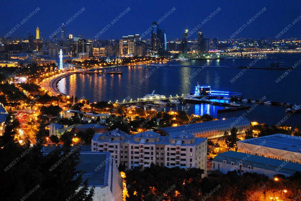 Azerbajdzsán - Baku - Esti látkép