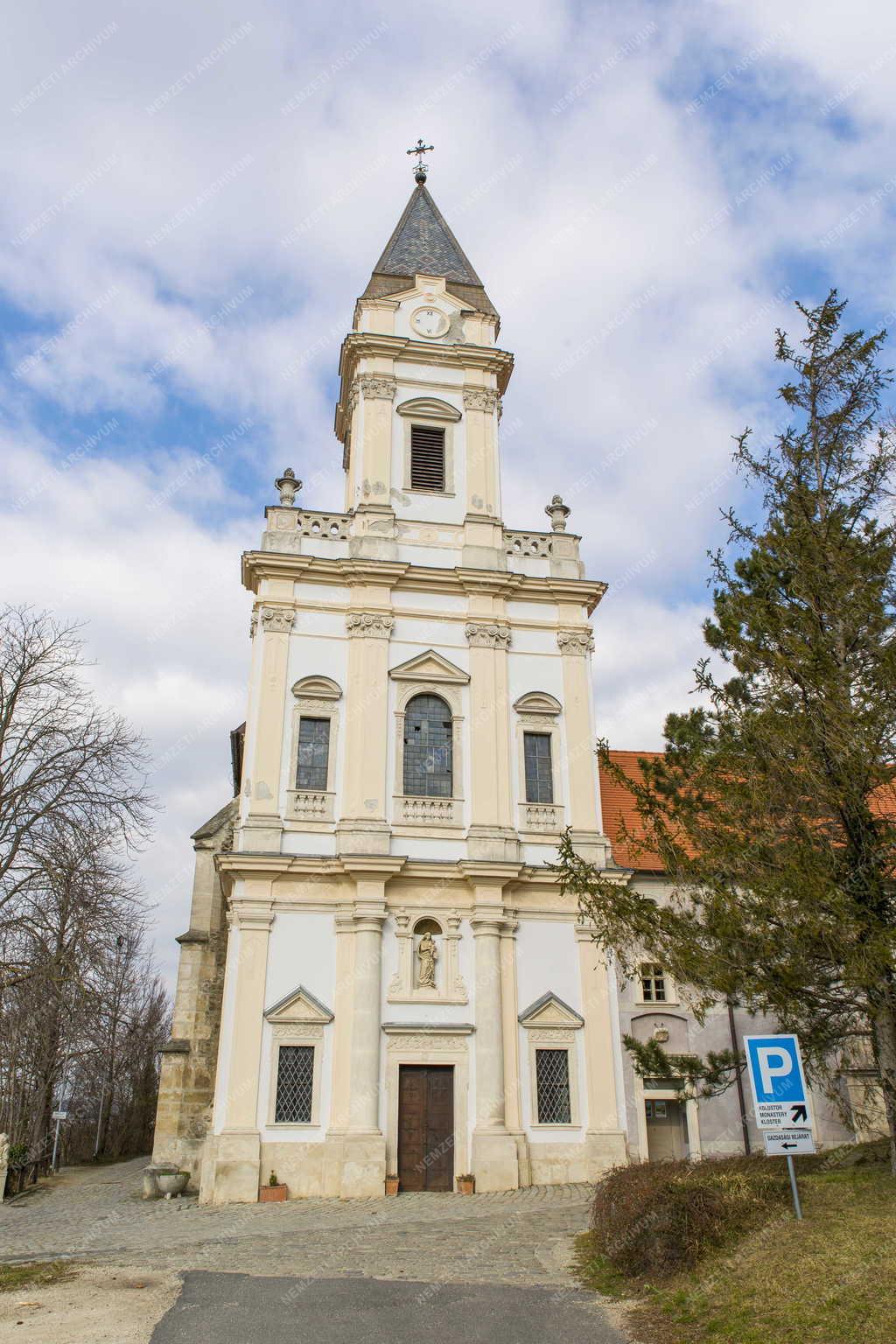 Egyház - Sopronbánfalva  - Mennyek Királynője Pálos-Karmelita Templom és Kolostor