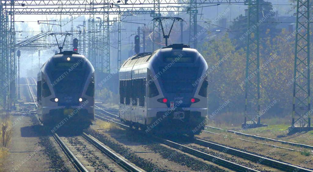 Közlekedés -  Dorog - Villamosított vasúti pálya