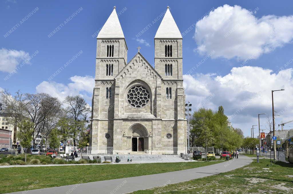 Egyház - Budapest - Árpád-házi Szent Margit-templom
