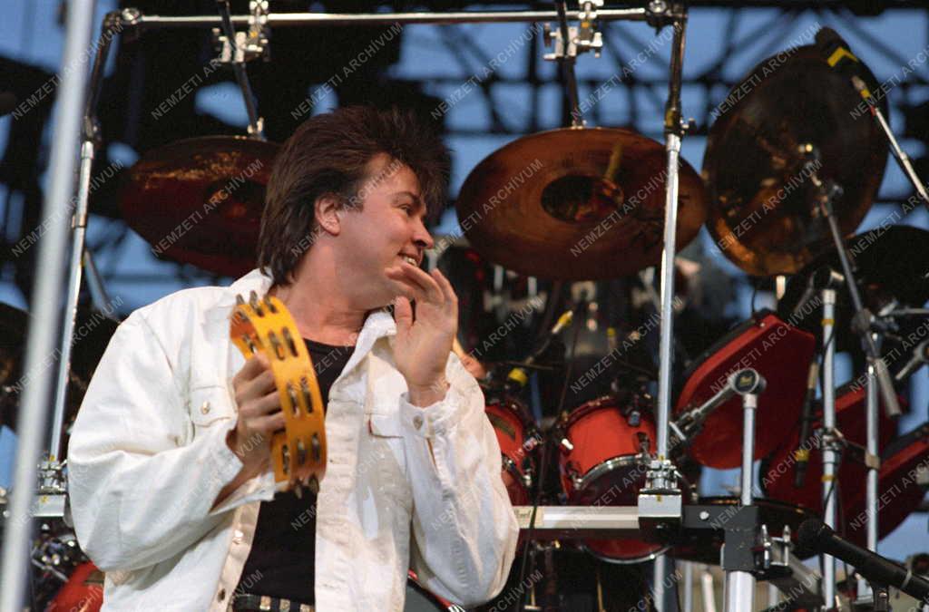 Kultúra - Könnyűzene - Paul Young koncertje a Népstadionban