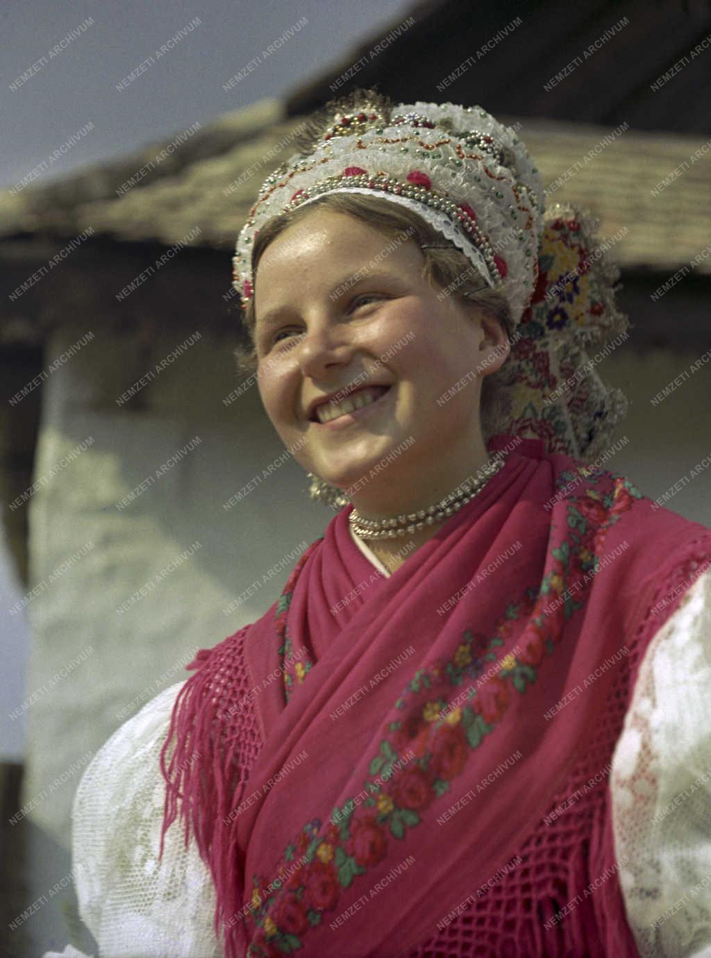 Néphagyomány - Palóc népviselet Hollókőn