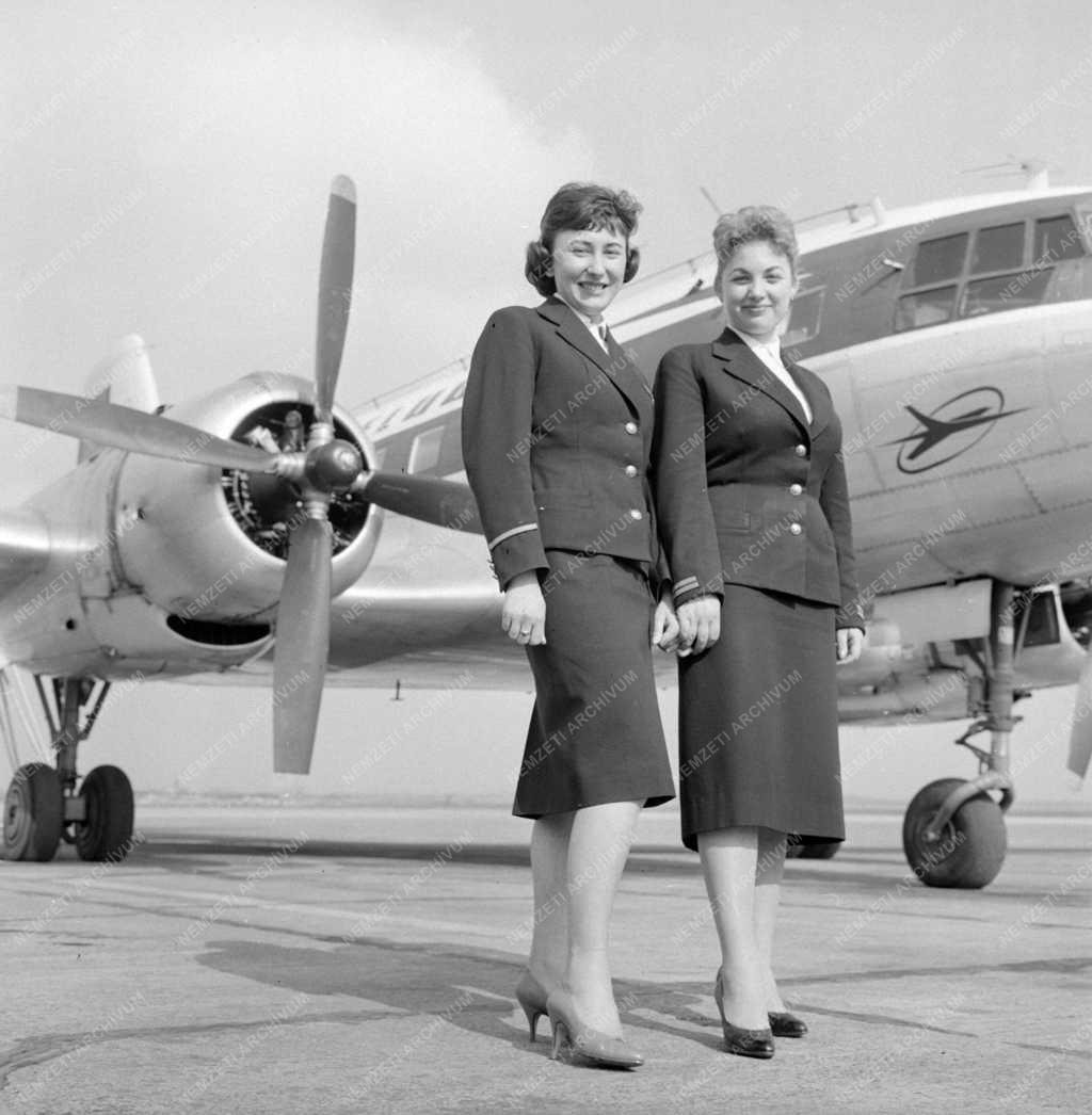 Légiközlekedés - Malév egyenruhák