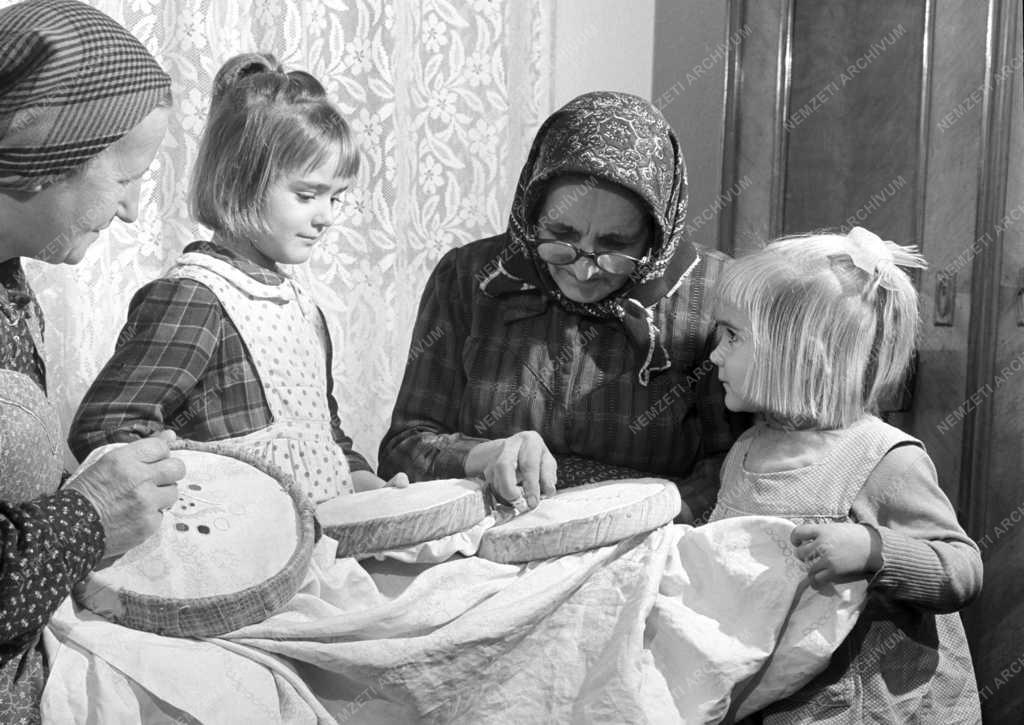 Kultúra - Népművészet - Höveji csipke