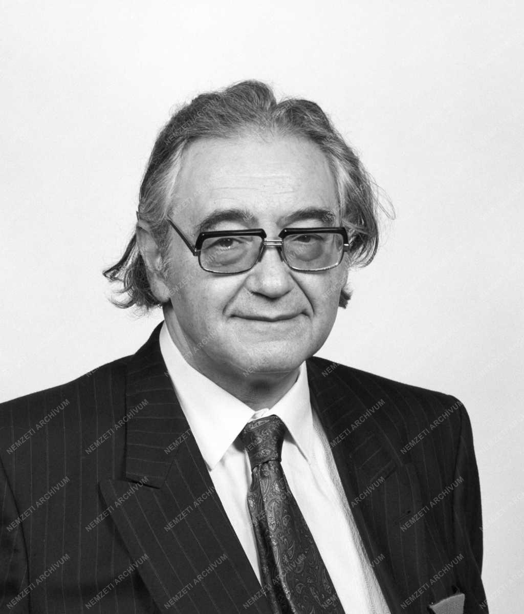 Díj - Érdemes művész - Szenes Iván