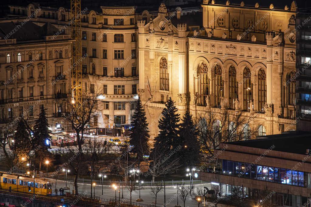 Esti városkép - Budapest - A Pesti Vigadó