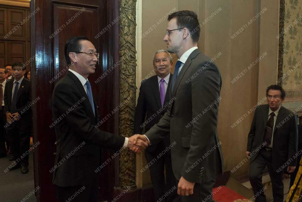 Szijjártó Péter Vietnamban