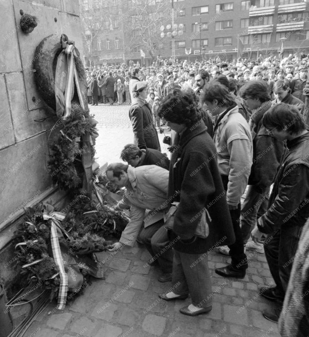 Belpolitika - Március 15-i ünnepség a Nemzeti Múzeum kertjében
