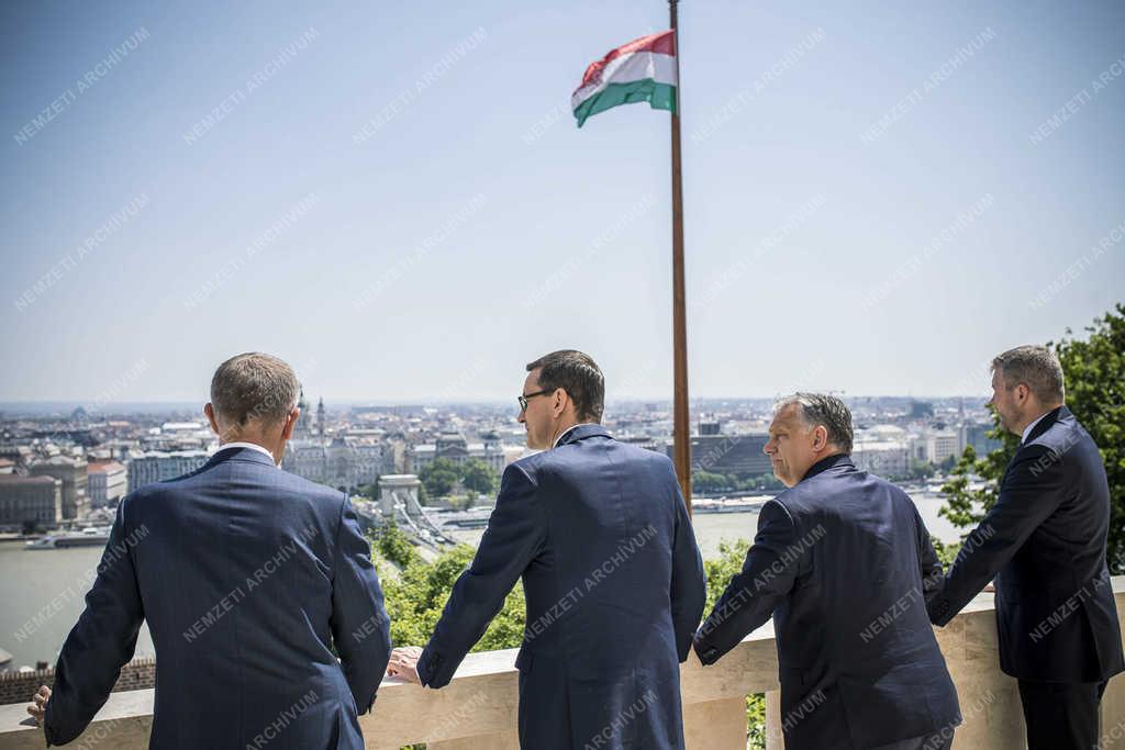 A V4-kormányfők informális egyeztetése Budapesten