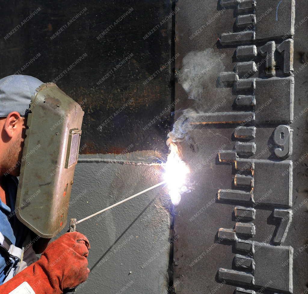 Hajózás - Tiszalök - Hajójavítás