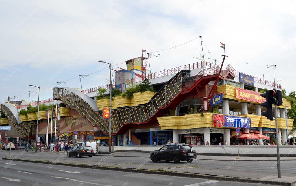 Épület - Budapest - A Lehel Csarnok 