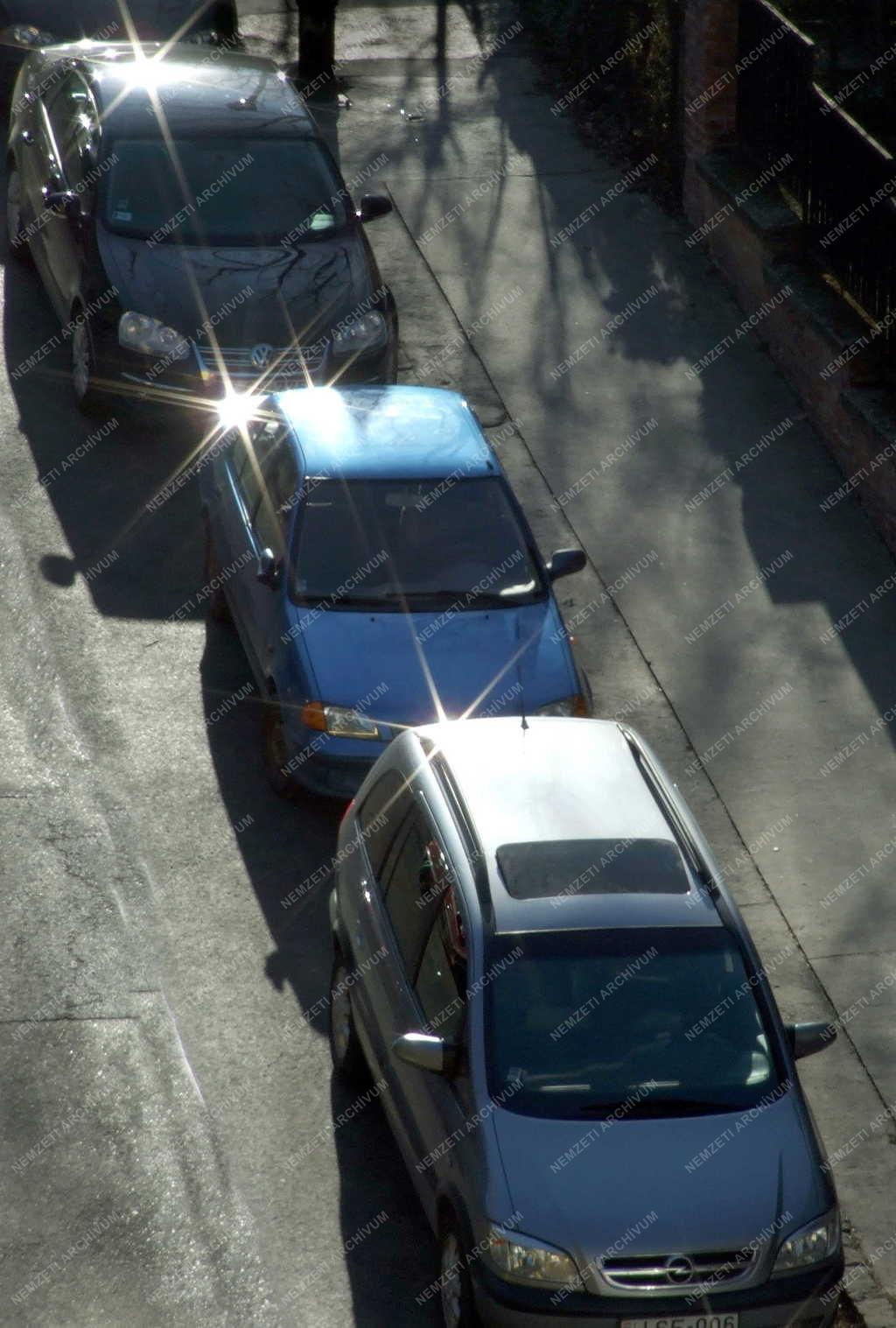 Táj, város - Budapest - Parkoló személygépkocsik