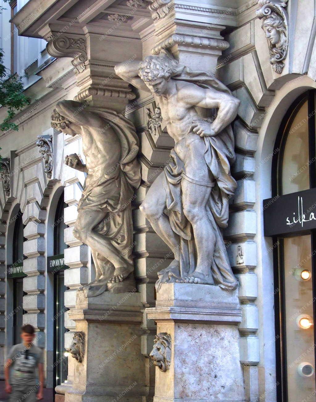 Műalkotás - Budapest - Az Andrássy Palace irodaház kapudísze