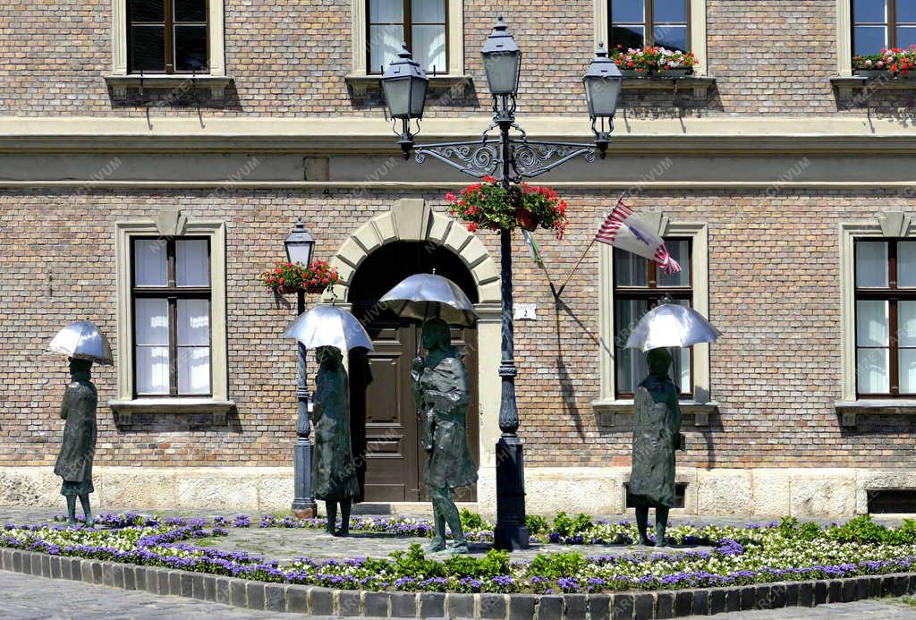 Városkép - Budapest - Várakozók szobra Óbudán 