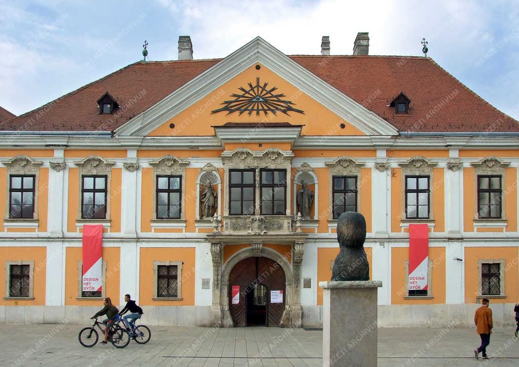 Műemlék épület - Győr - Az Apátúr-ház
