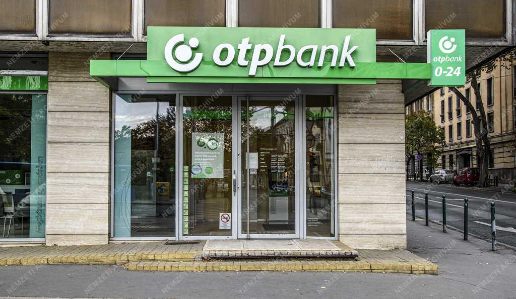 Pénzügy - Budapest - OTP-fiók a Kriszina városrészben