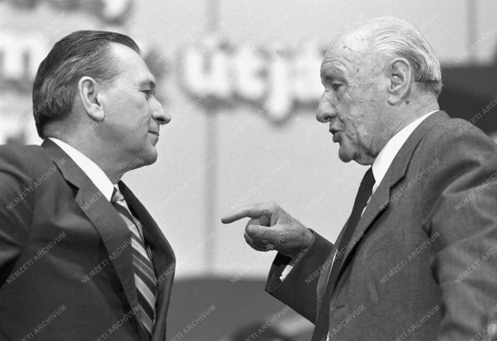 Belpolitika - Magyar Szocialista Munkáspárt országos értekezlete
