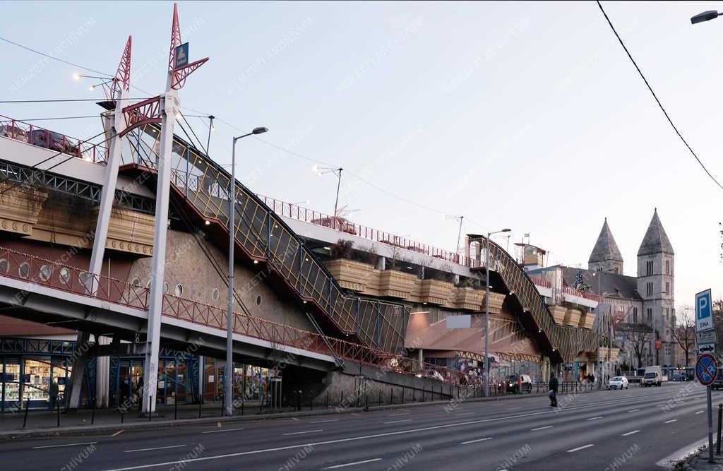 Kereskedelem - Budapest - A Lehel Csarnok épülete