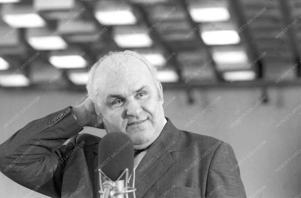 BÚÉK 1990 - Készül a szilveszteri rádiókabaré