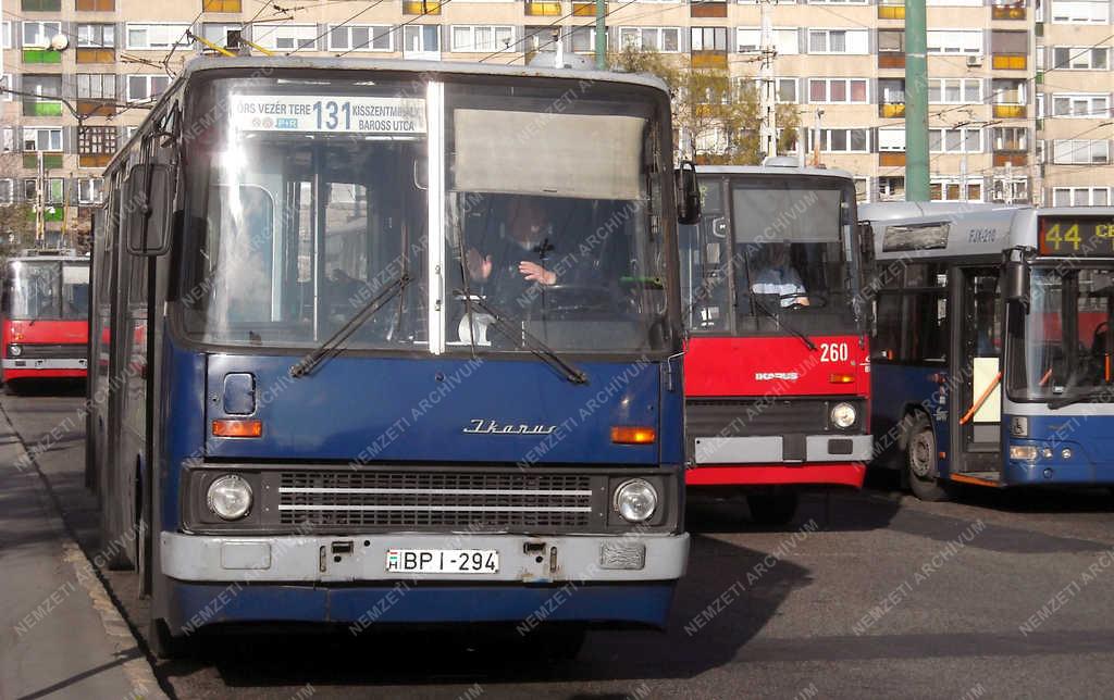 Városkép - Közlekedés - BKV-autóbuszok és trolibusz